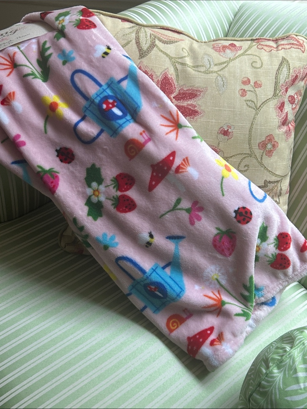 Summer Plush Blanket Spring Blooms Mushrooms Lady Bug Strawberries Pink 50 x 70 - Picture 3 of 11